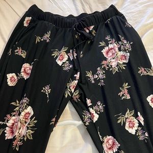 Mudd floral joggers